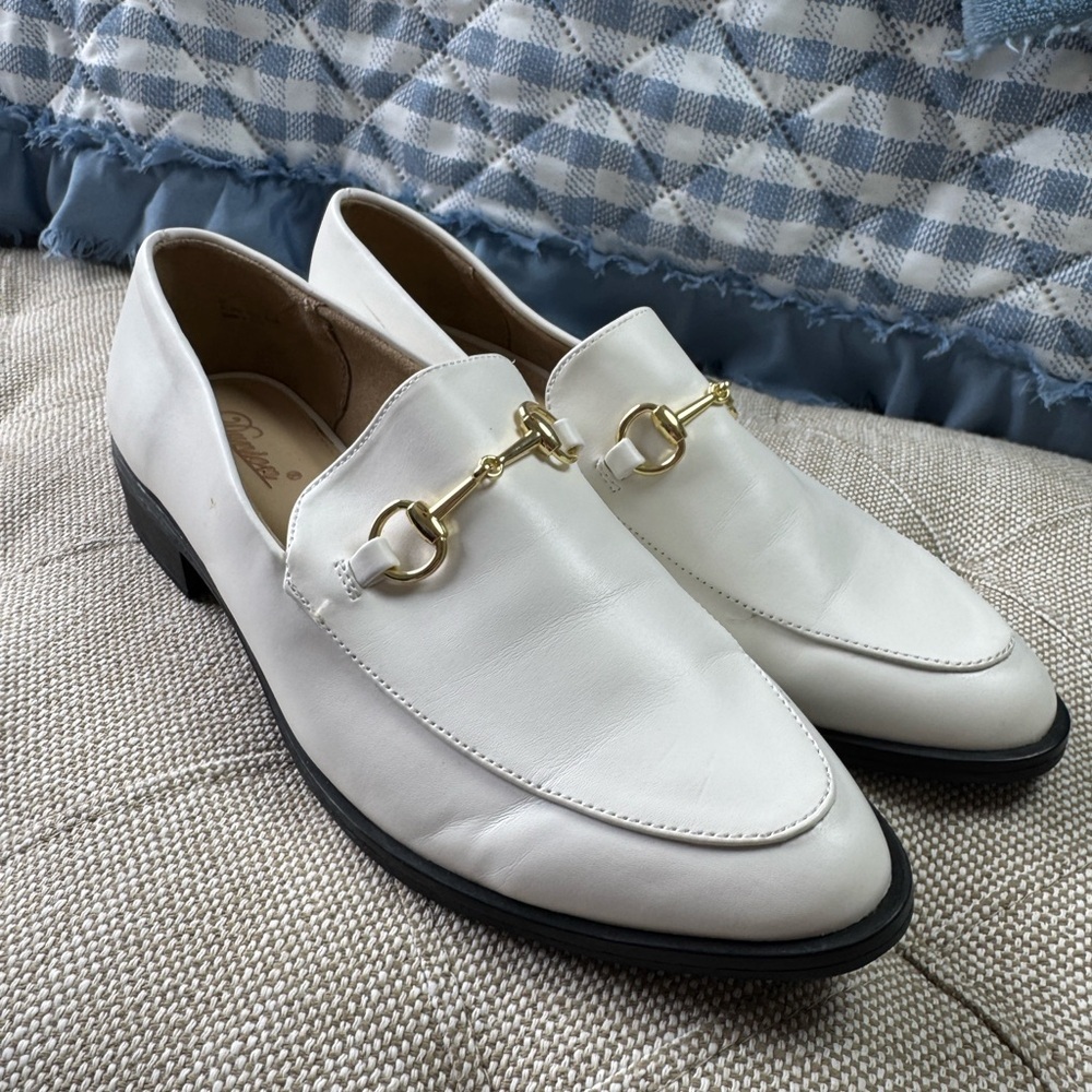 Women's White dunion‎ Loafers dress shoes with gold details size 8